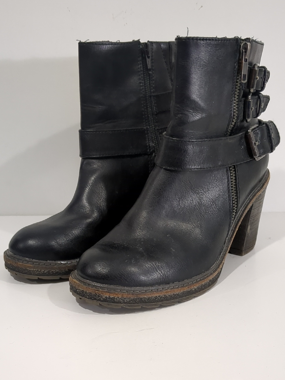 White Mountain Black Buckle Ankle Boots Chunky Heel Moto Style Side Zip